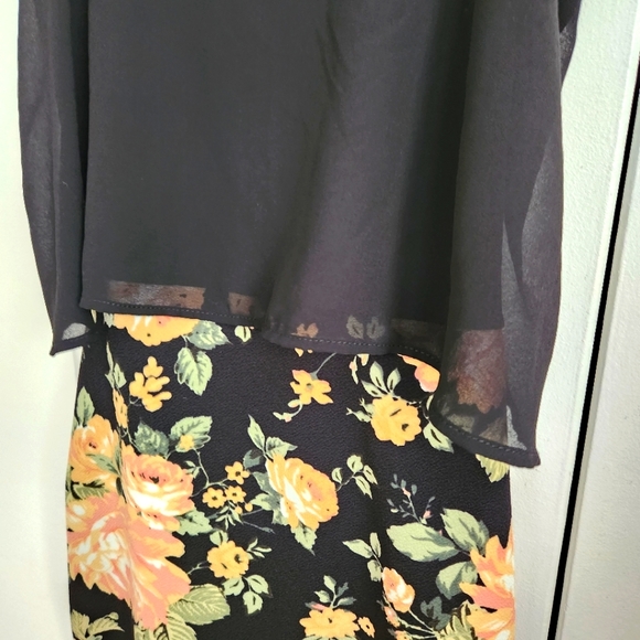 Cute pink and peach floral and black sleeveless mini dress. Size medium - Picture 2 of 8